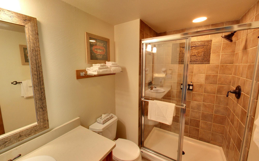 Room 3, Embarc Panorama, East Kootenay
