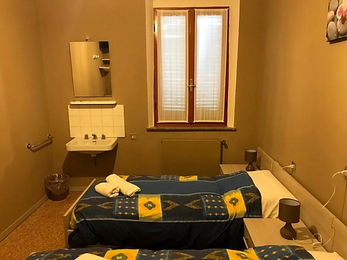 Room 3, Hotel Centrale, Piacenza
