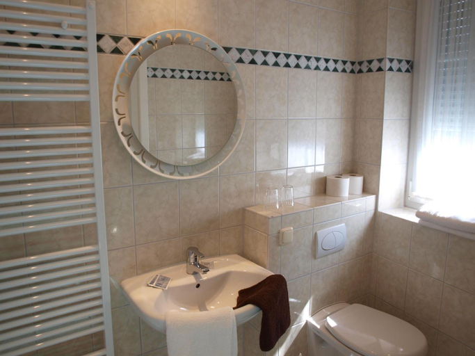 Bathroom 4, Hotel Gasthof Schuster Und Gv Stehaus, Rheingau-Taunus-Kreis