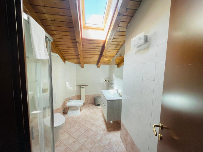 Bathroom 3, Hotel Grotto Bagat, Varese