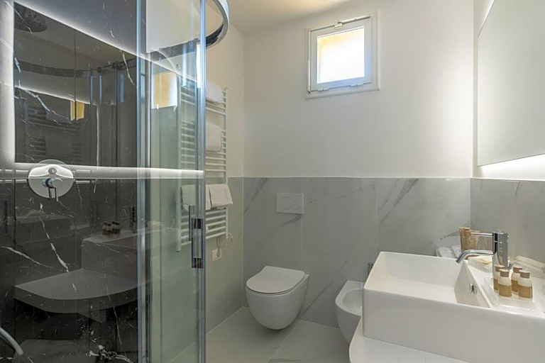 Bathroom 4, Hotel Mondial, Venezia