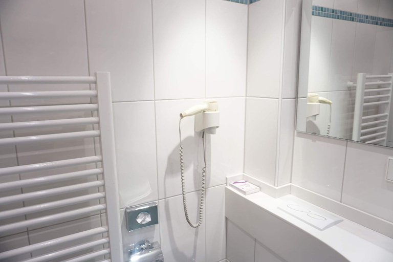 Bathroom 2, Herdegen Rooms Self Check In, Passau