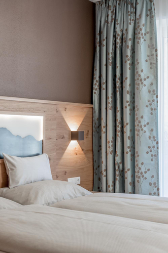 Bedroom 1, Hotel Mathiesn, Imst