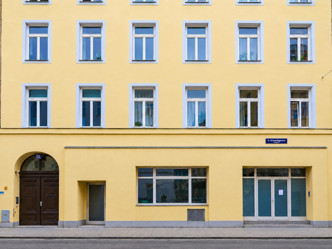 Exterior & Views 1, Cozy Studio Apartment near Naschmarkt & U4 Metro, Wien