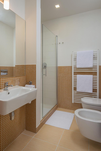 Bathroom 4, Residence Vocelova, Praha 1