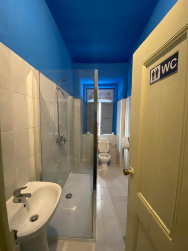 Bathroom 2, Lisbon Bangla, Lisbon
