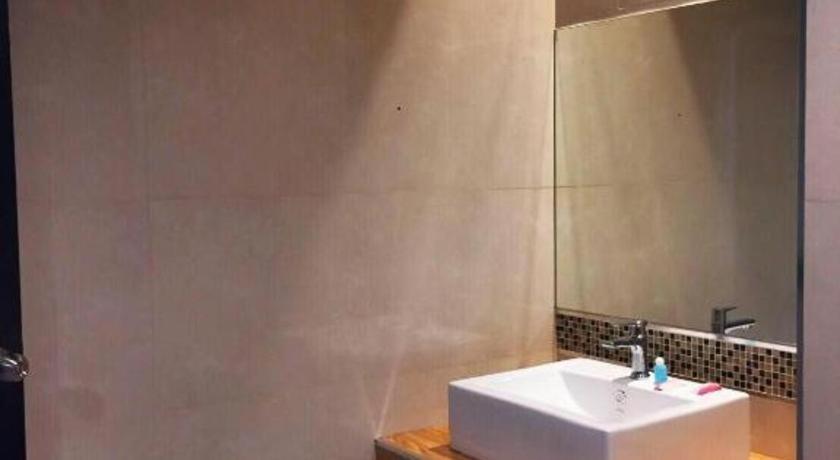 Bathroom 4, Melodi Hotel Dannok, Sadao