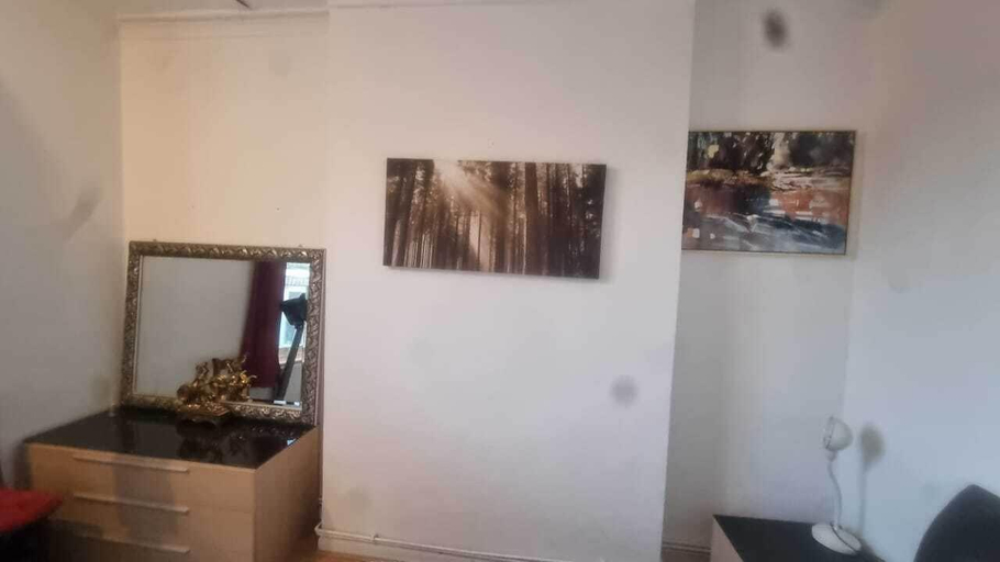 Exterior & Views 2, Extra Large One Bedroom Flat With Parking, London