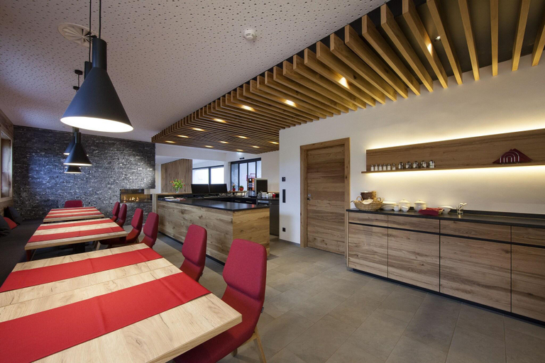 Public Area 2, Das Heimsitz, Kitzbühel