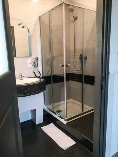 Bathroom 2, Hotel Tara, Kielce City