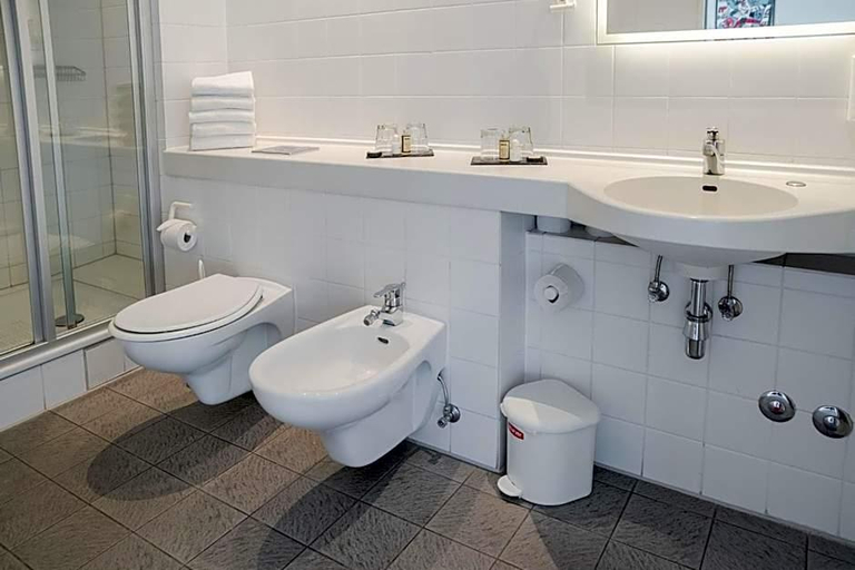 Bathroom 4, Brauhaus In Spandau, Berlin