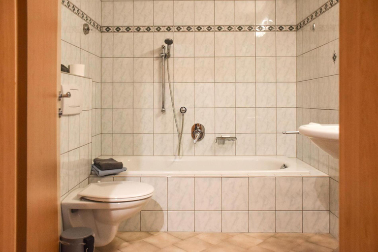 Bathroom 4, Berghotel Almrausch, Reutte