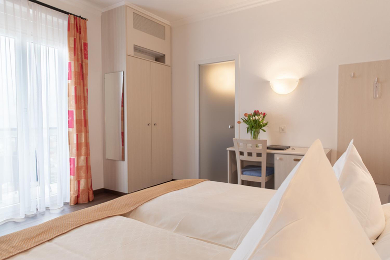 Bedroom 2, Hotel Tobler, Locarno