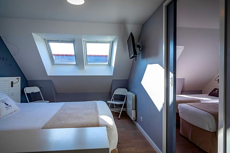 Bedroom 4, Hotel Atlantique, Morbihan