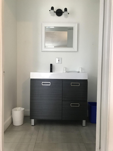 Bathroom 3, Complexe Dix80 Ha Tellerie Et Restaurant, Antoine-Labelle