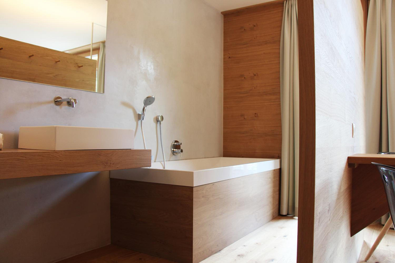 Bathroom 3, Steindl's Boutique Hotel, Bolzano