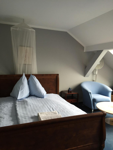Bedroom 1, Zamek Dobra, Oleśnica