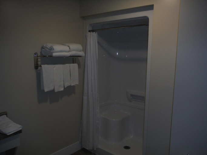 Bathroom 4, Motel Beausejour, Northumberland