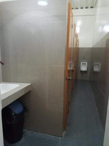 Bathroom, Bee-Force Backpackers - Hostel, Lapu-Lapu City
