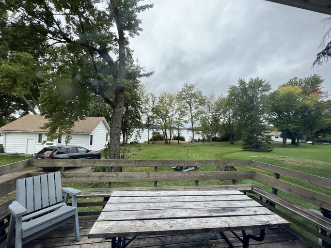 Others 5, Tally Ho Inn, Muskoka