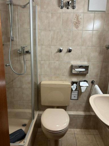 Bathroom 4, Hotel Fackelmann, Nürnberg
