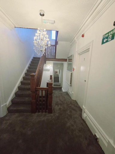 Lobby, Oyo Kingswood Hotel, Windsor and Maidenhead