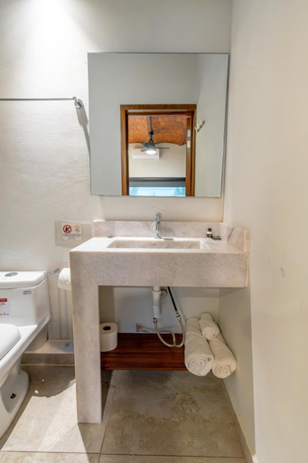 Bathroom 5, Hotel Ng, Ameca