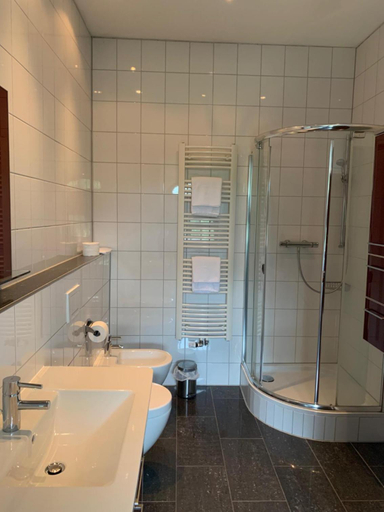 Bathroom 5, Oldenburger Mvºhle, Oldenburg