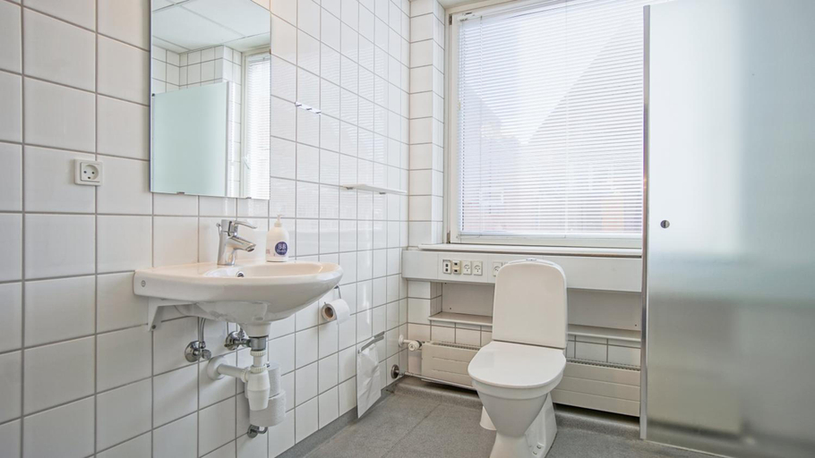 Bathroom 3, Bb Hotel Ra Nne Bornholm, Bornholm