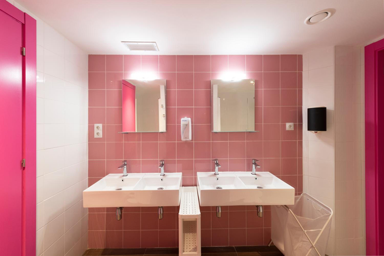 Bathroom 4, Hostelle Women Only Hostel Barcelona, Barcelona