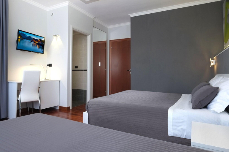 Bedroom 3, J24 B&B, Rome