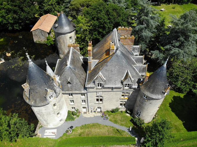 General view 5, Cha Teau De La Preuille, Vendée