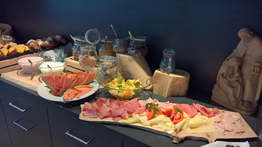 Food & Drinks 5, Guesthouse Dolomiten, Bolzano