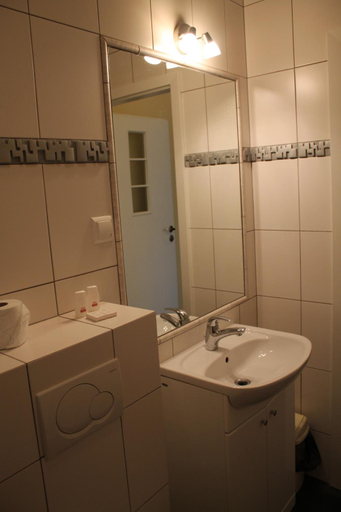 Bathroom 3, 999 Aparthostel, Kraków City