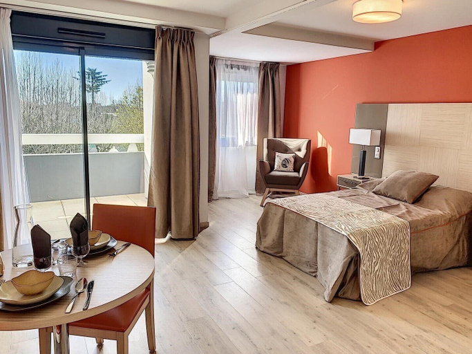 Room 4, Zenao Le Cannet, Alpes-Maritimes