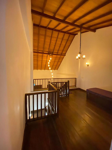 Others 5, The Dutch Boutique, Galle Four Gravets