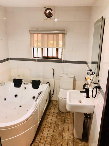 Bathroom 5, Esporta Suites Gra Ikeja, Mushin