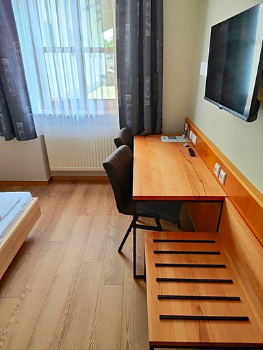 Bedroom 3, Gasthof Zahler, Günzburg