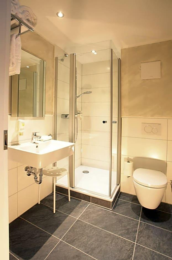 Bathroom, Hotel zur Schloß-Schenke, Neuwied
