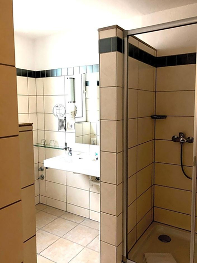 Bathroom 3, Hotel Kleiner Riesen, Koblenz