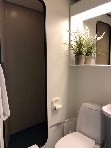 Bathroom 3, Tune Kursuscenter, Greve