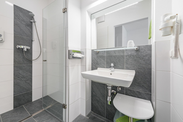 Bathroom 5, City Rooms Wels, Wels