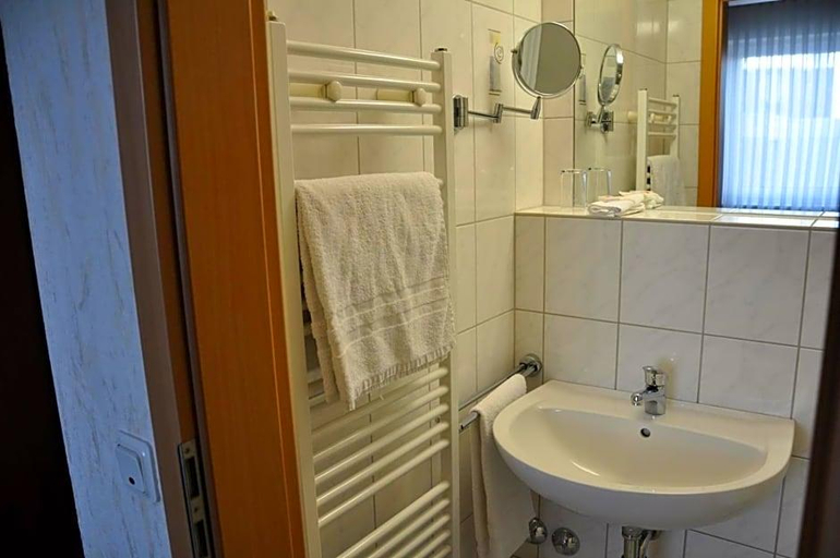 Bathroom 4, Hotel Bv Rgerhof, Saarpfalz-Kreis