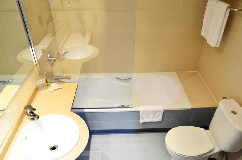 Bathroom 4, Hotel Terranova, Pyrénées-Orientales