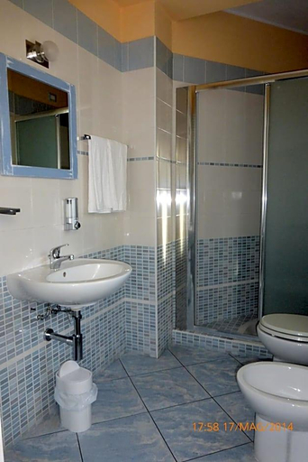 Bathroom 4, Hotel Chentu Lunas, Cagliari