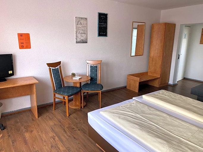Bedroom 4, Hotel Sonne Haus 1, Rheingau-Taunus-Kreis