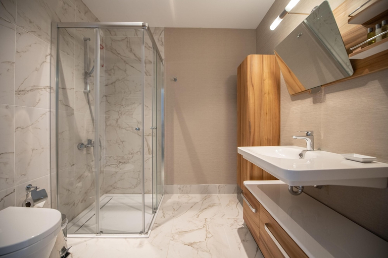 Bathroom 5, Antwell Suites, Kadıköy