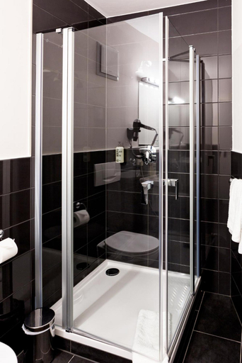 Bathroom 3, Hotel Anna, Stendal
