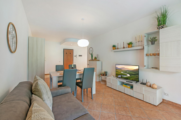 Living room, Residenza il Mulino: Lake Maggiore Ispra Apt With Terrace, Varese