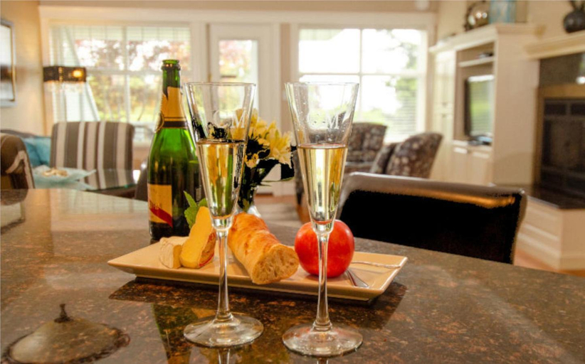 Food & Drinks 5, Crown Mansion Boutique Hotel & Villas, Nanaimo